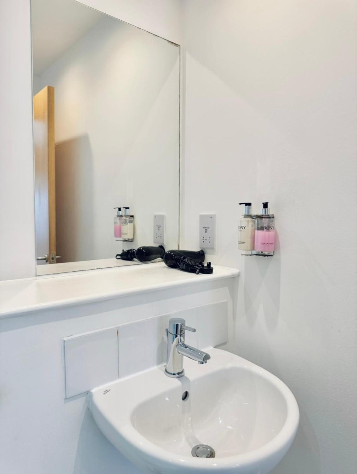 Modern Two Bedroom Apartments EDI Kültér fotó